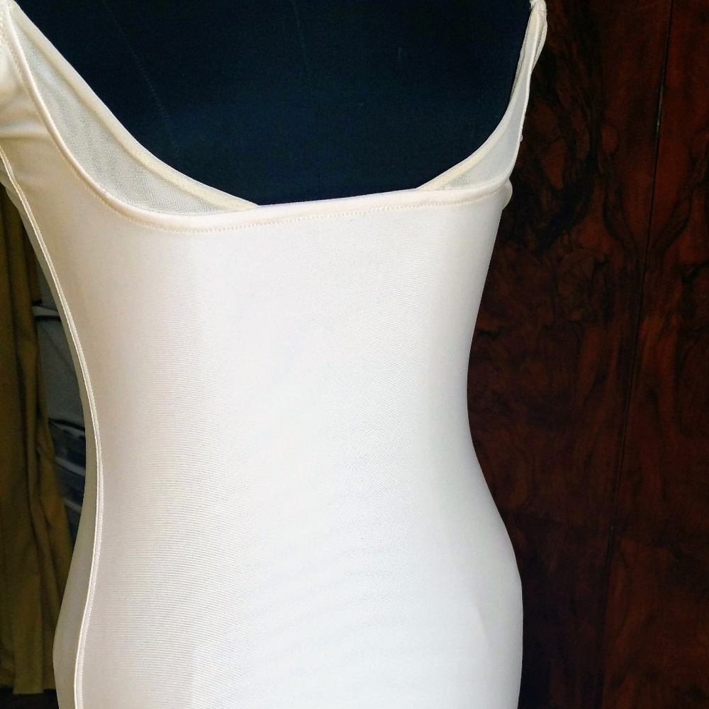 NWOT Yummie "bustless" slip size S